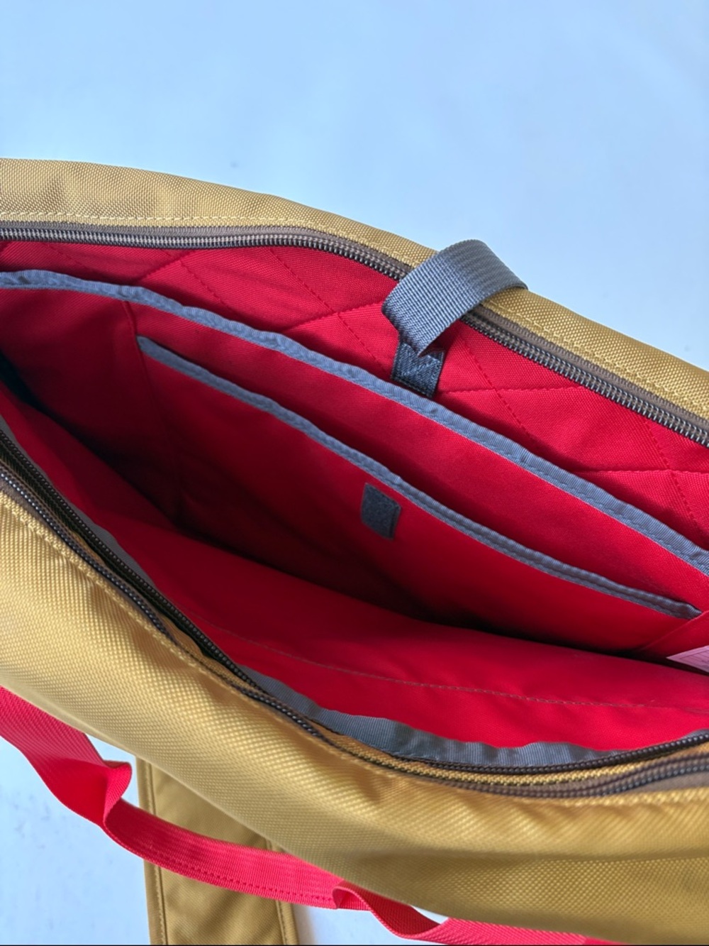 Patagonia laptop Bag in Mustard with Red Straps - Picture 7 of 12